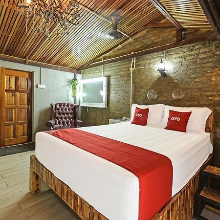 Oyo 90636 Teratak Zakiah Chalet Jerantut Esterno foto