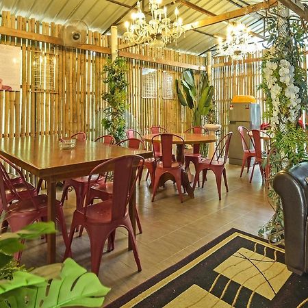 Oyo 90636 Teratak Zakiah Chalet Jerantut Esterno foto