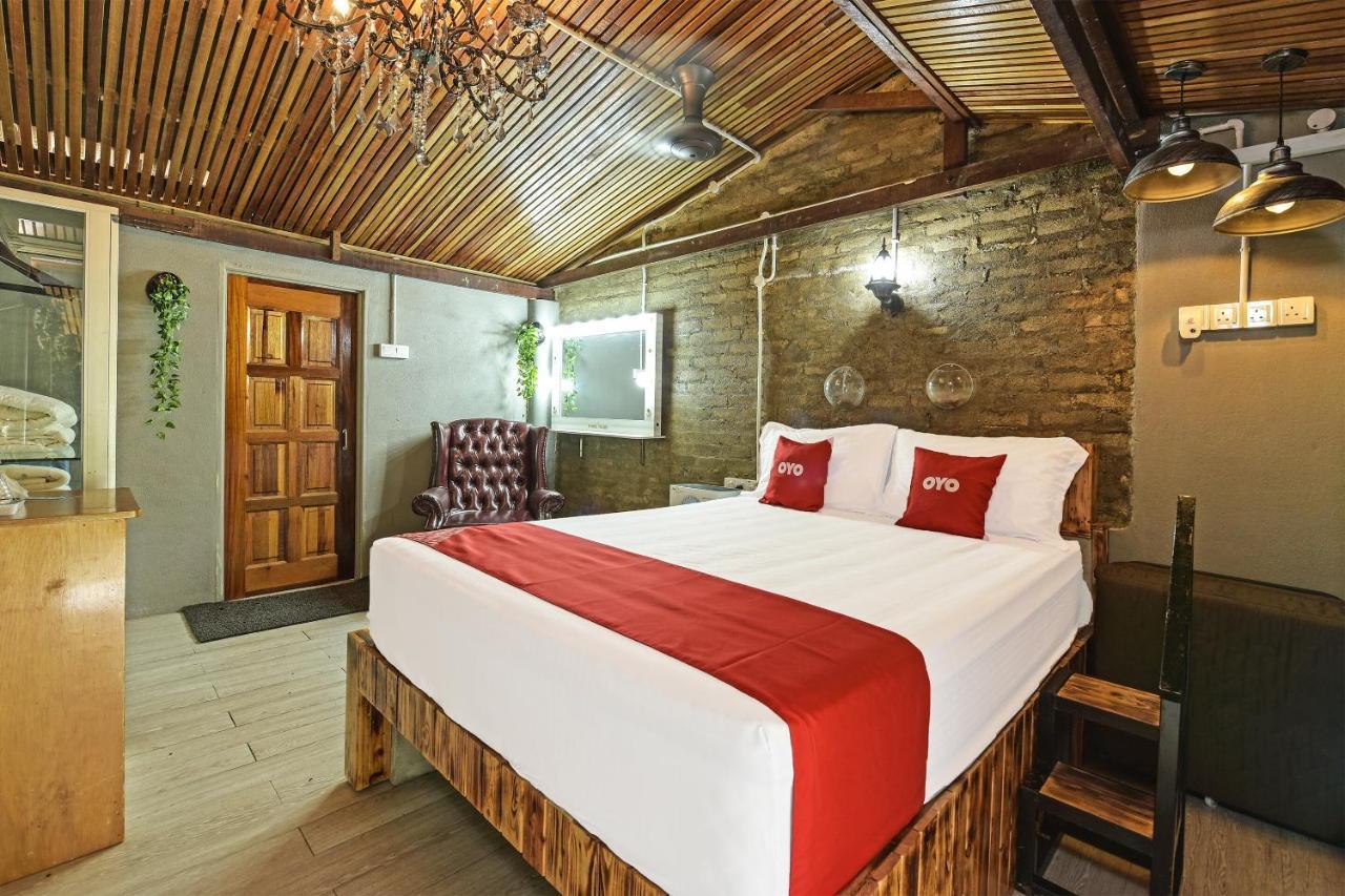 Oyo 90636 Teratak Zakiah Chalet Jerantut Esterno foto