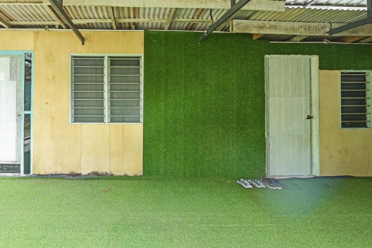 Oyo 90636 Teratak Zakiah Chalet Jerantut Esterno foto