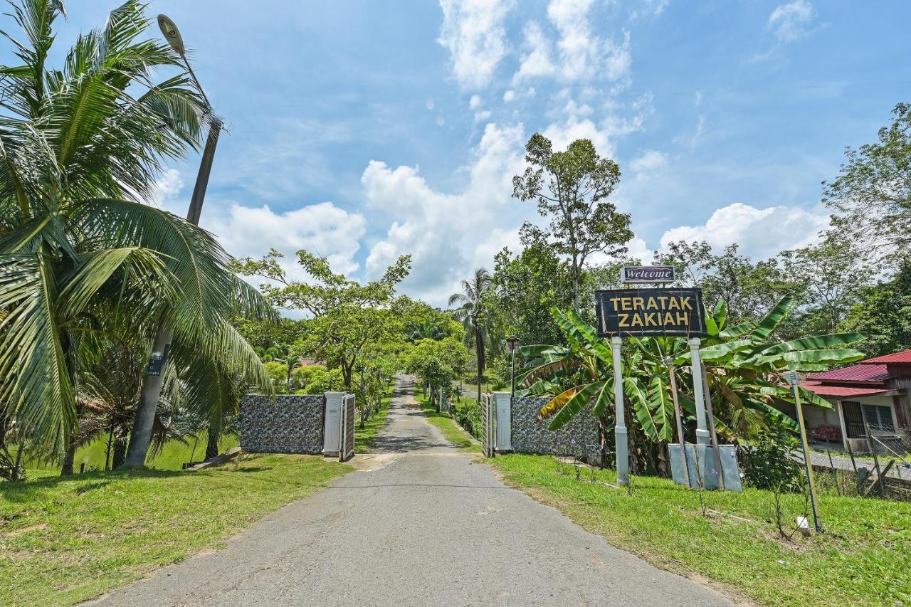 Oyo 90636 Teratak Zakiah Chalet Jerantut Esterno foto