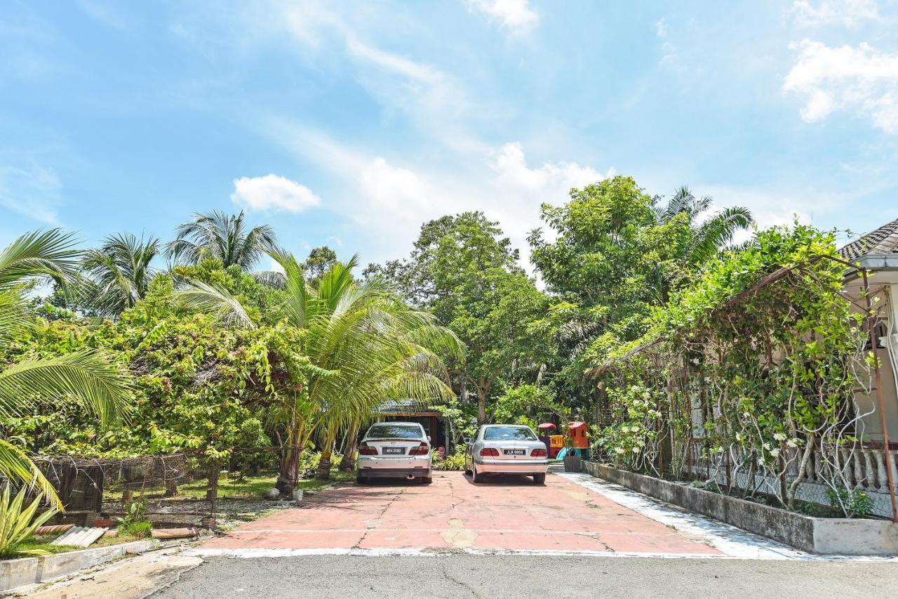 Oyo 90636 Teratak Zakiah Chalet Jerantut Esterno foto