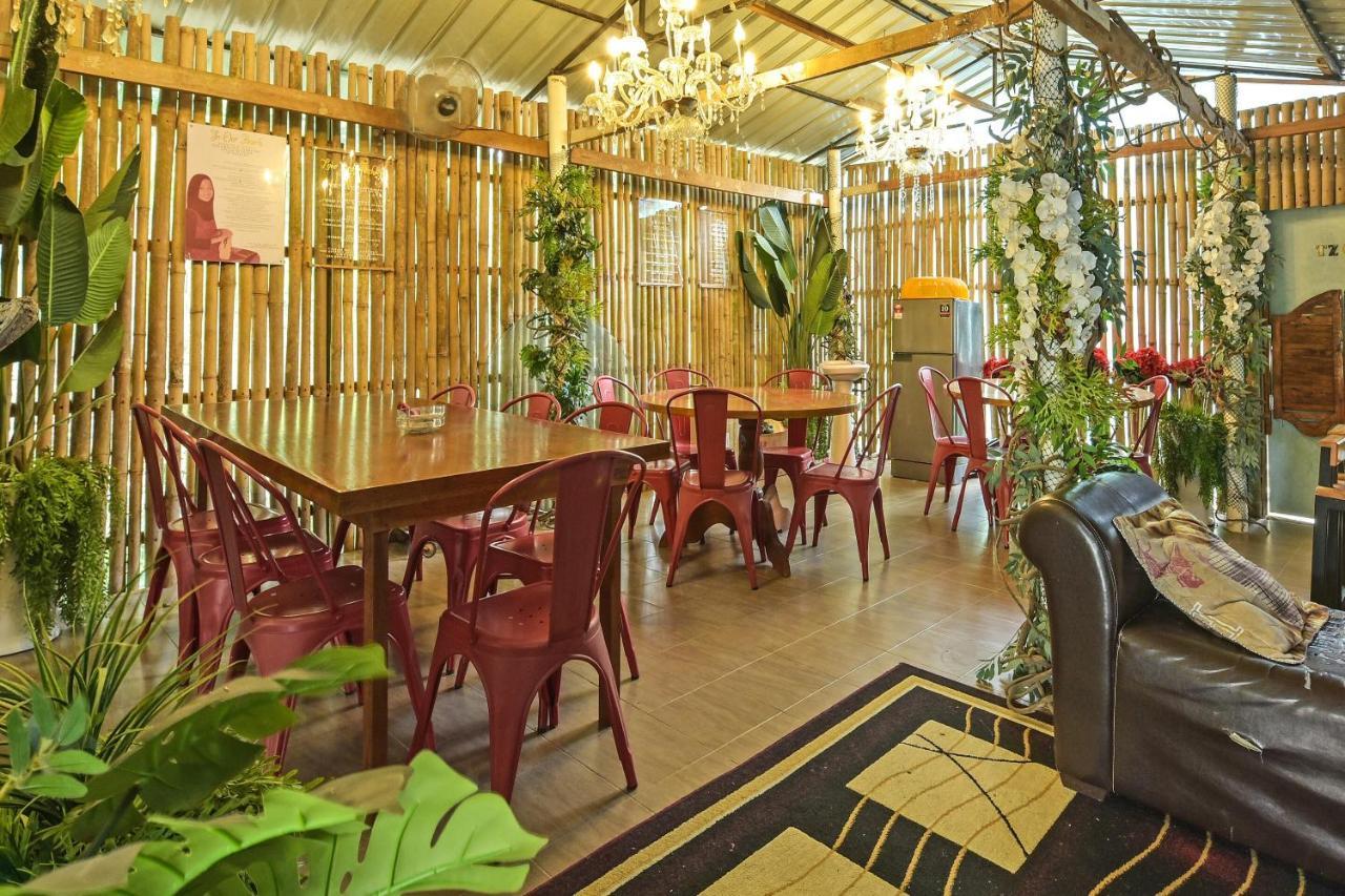 Oyo 90636 Teratak Zakiah Chalet Jerantut Esterno foto