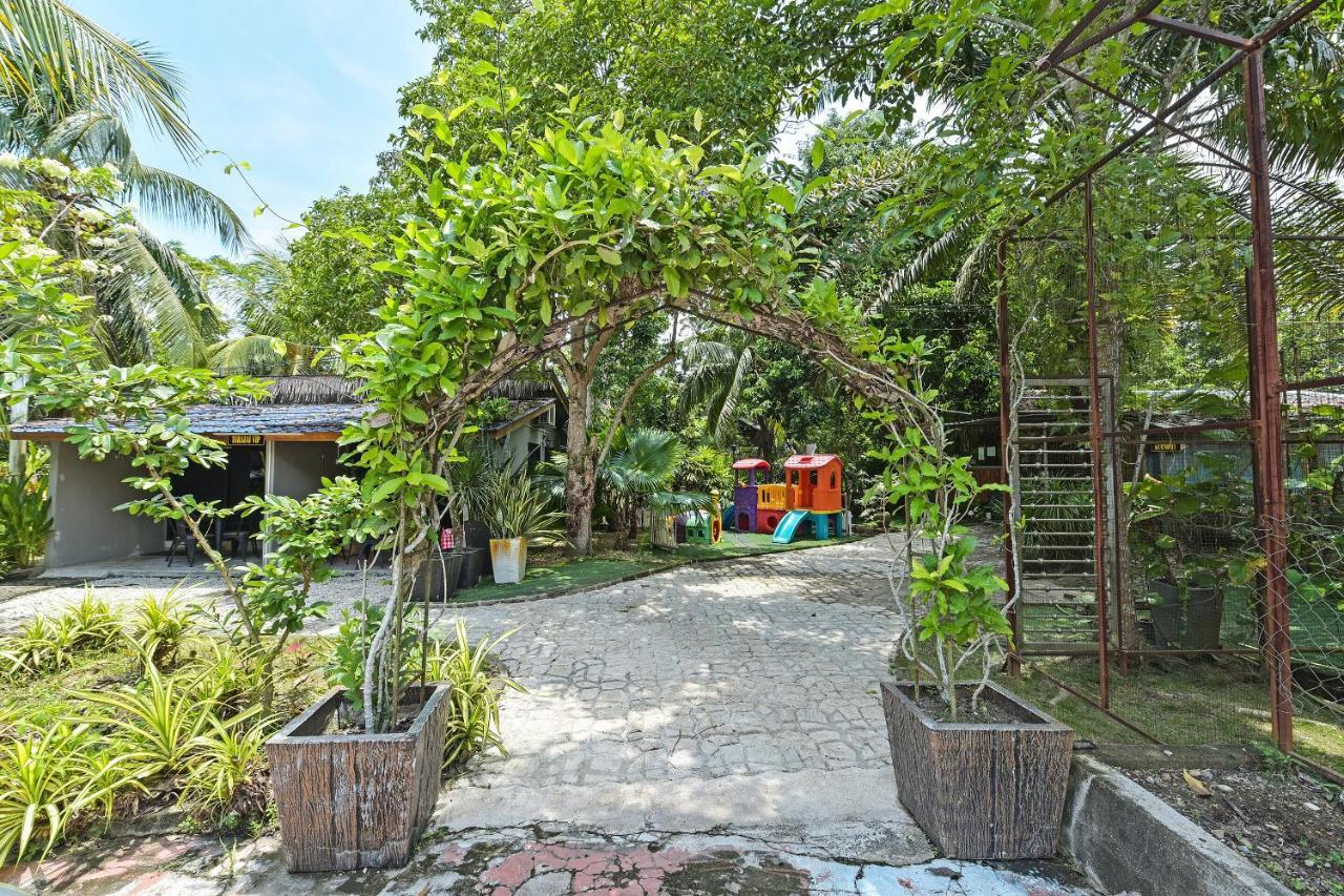 Oyo 90636 Teratak Zakiah Chalet Jerantut Esterno foto