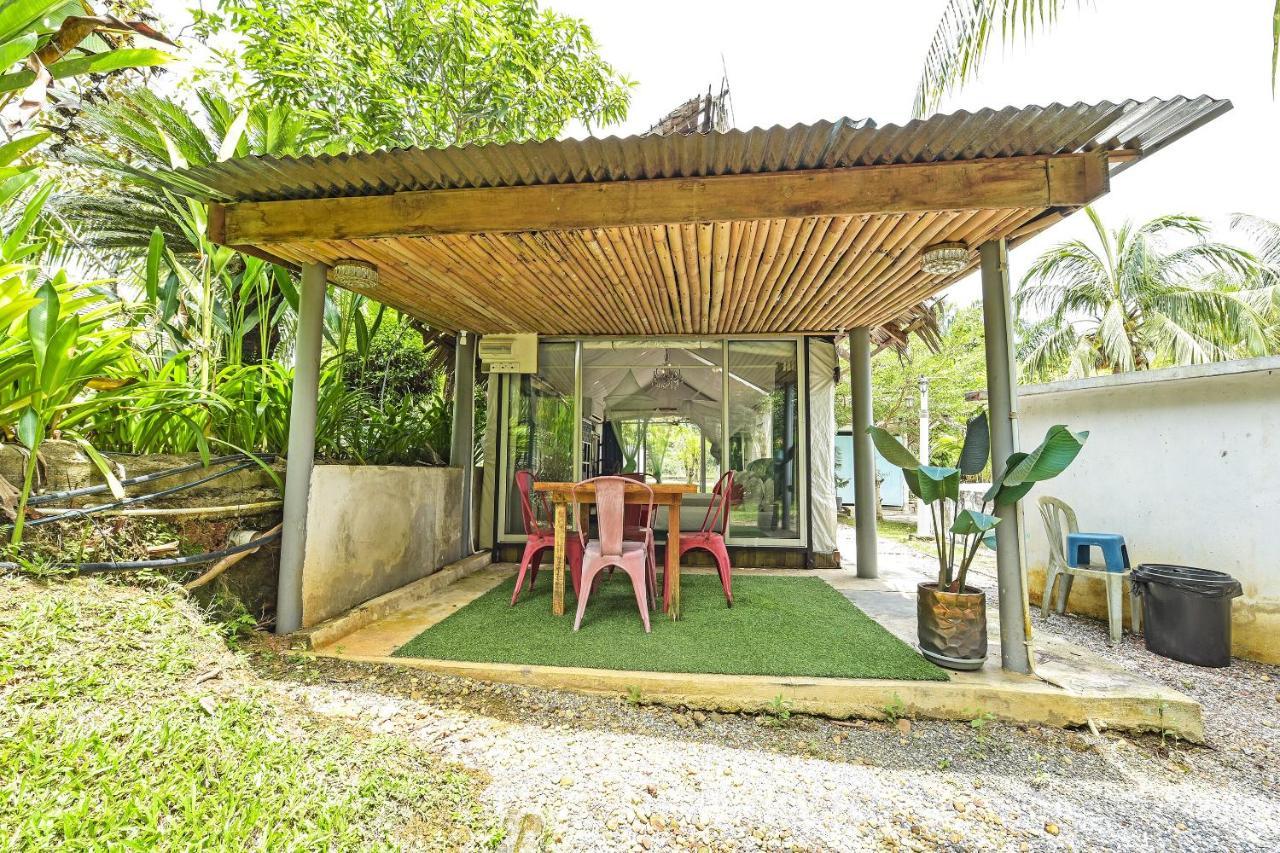 Oyo 90636 Teratak Zakiah Chalet Jerantut Esterno foto