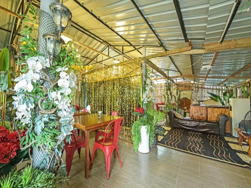 Oyo 90636 Teratak Zakiah Chalet Jerantut Esterno foto