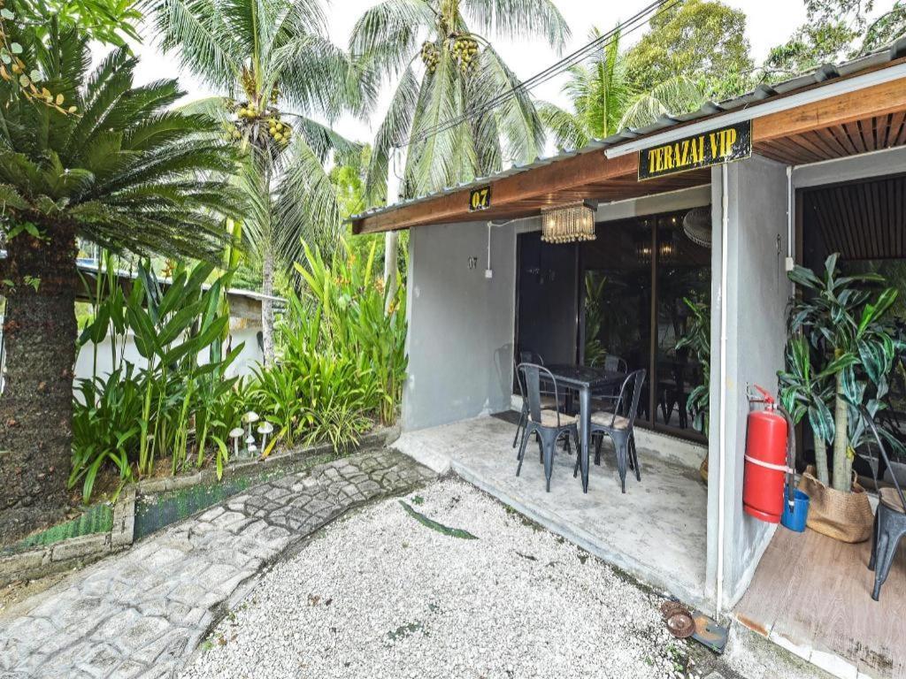 Oyo 90636 Teratak Zakiah Chalet Jerantut Esterno foto