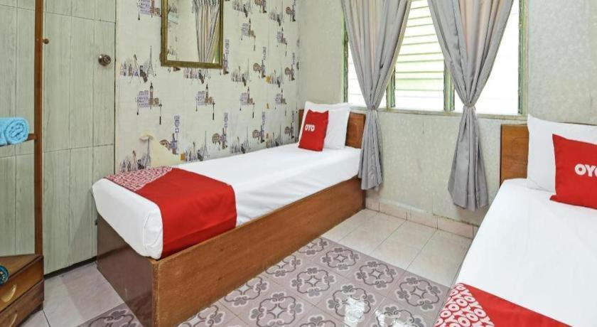 Oyo 90636 Teratak Zakiah Chalet Jerantut Esterno foto