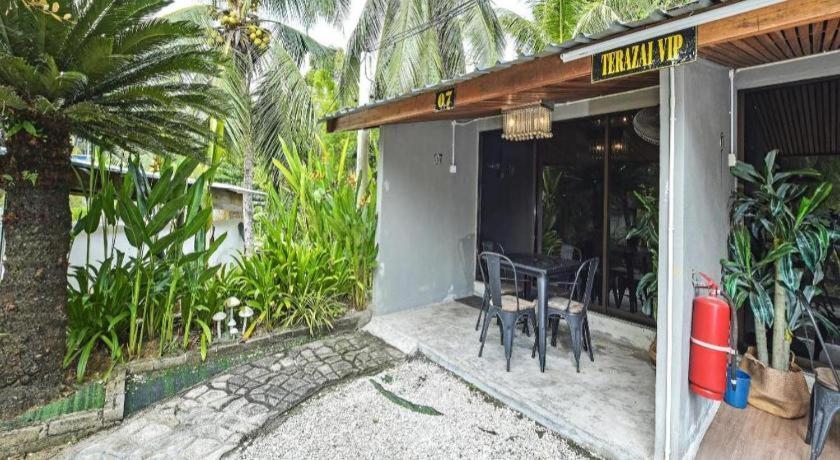 Oyo 90636 Teratak Zakiah Chalet Jerantut Esterno foto
